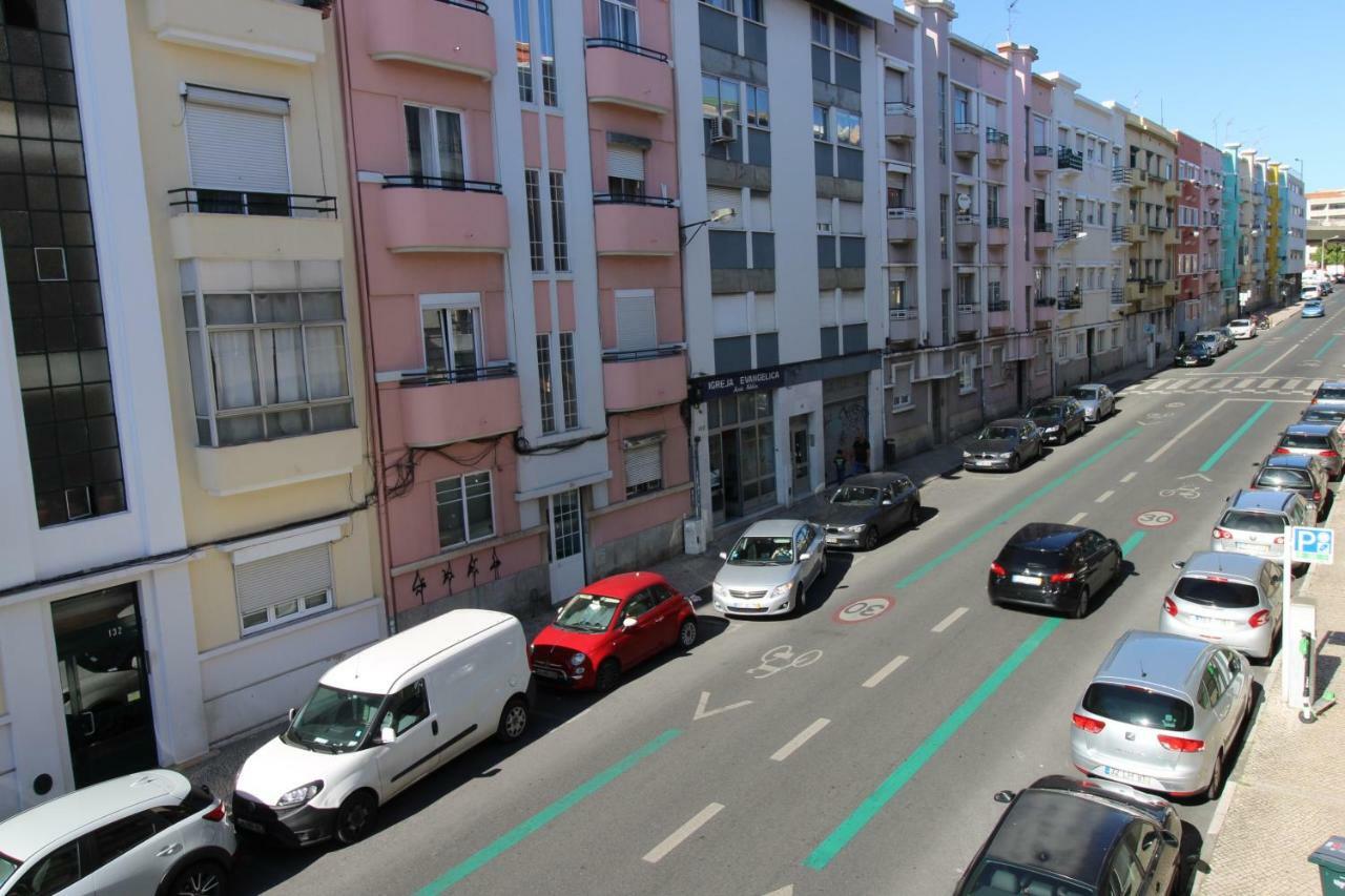 Sete Rios, Near Zoo Lisboa/ Free Wifi Apartment *